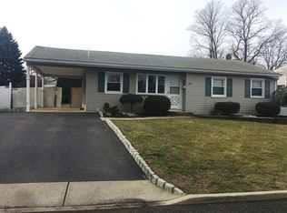 35 Dartmouth Rd, Parlin, NJ 08859