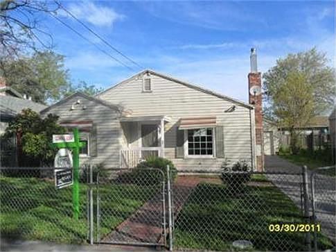 1st image of 1021 W Oak St