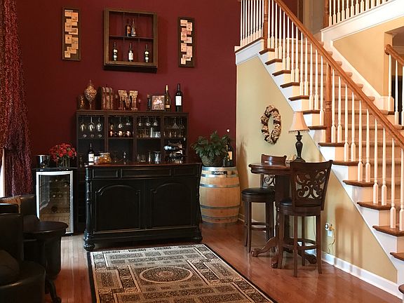Wine room/entertaining room