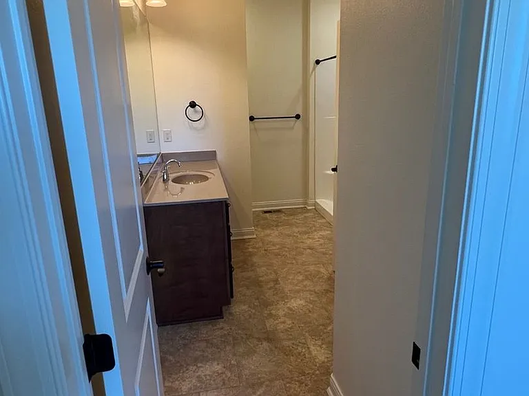 2712-16 London Dr — Photo 14