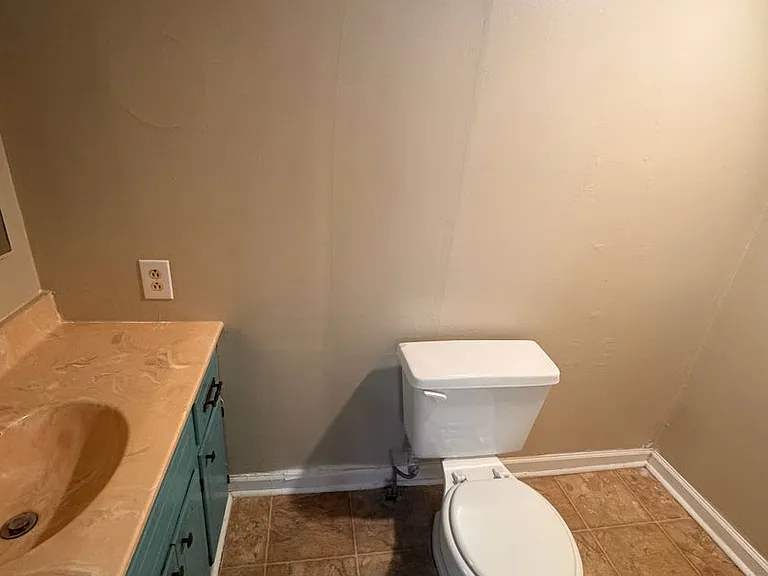 2306 Center Dr — Photo 4
