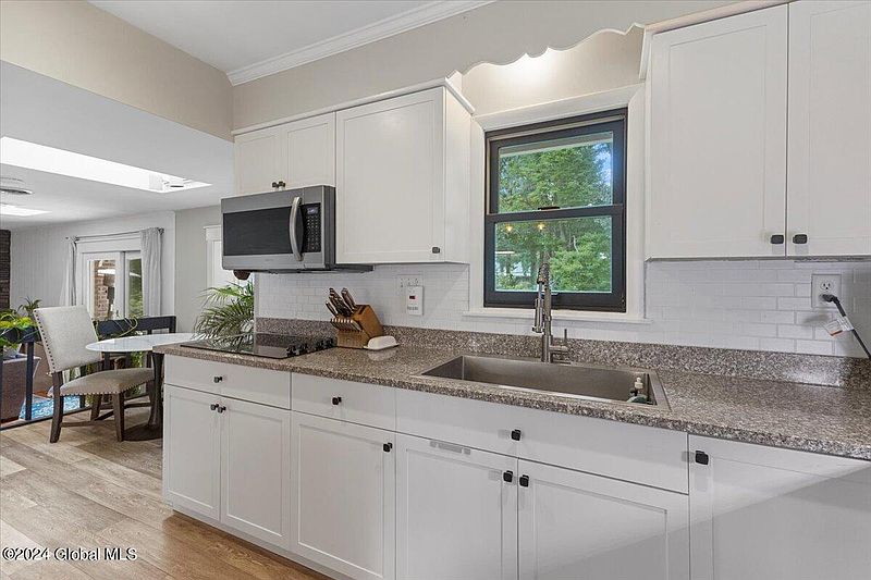 4th image of 10 Oak Drive