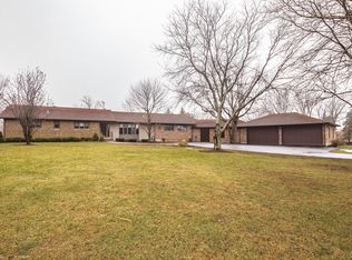 24721 W Russell Ln, Mundelein, IL 60060