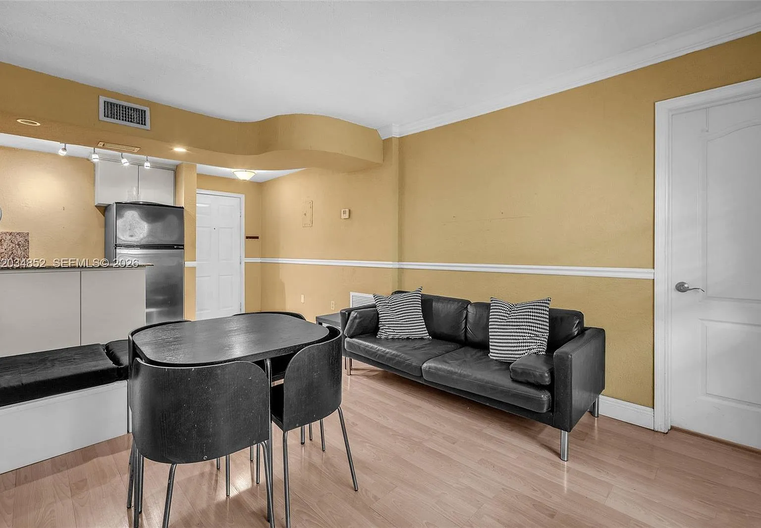 Virginia Pointe Condo — Photo 1