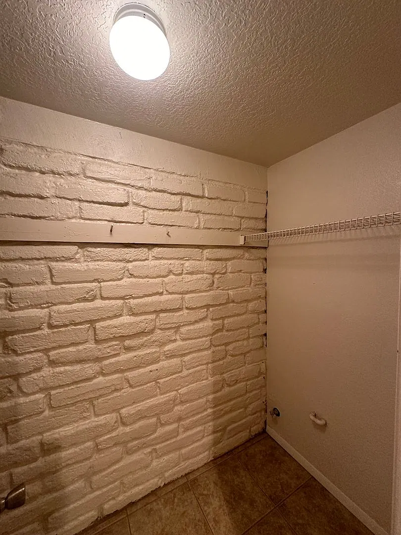 Candelaria Road NW-1208 Bldg B — Photo 3