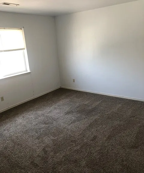 207 E Center St — Photo 4