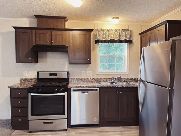 416 Southhaven Dr, Mankato, MN 56001