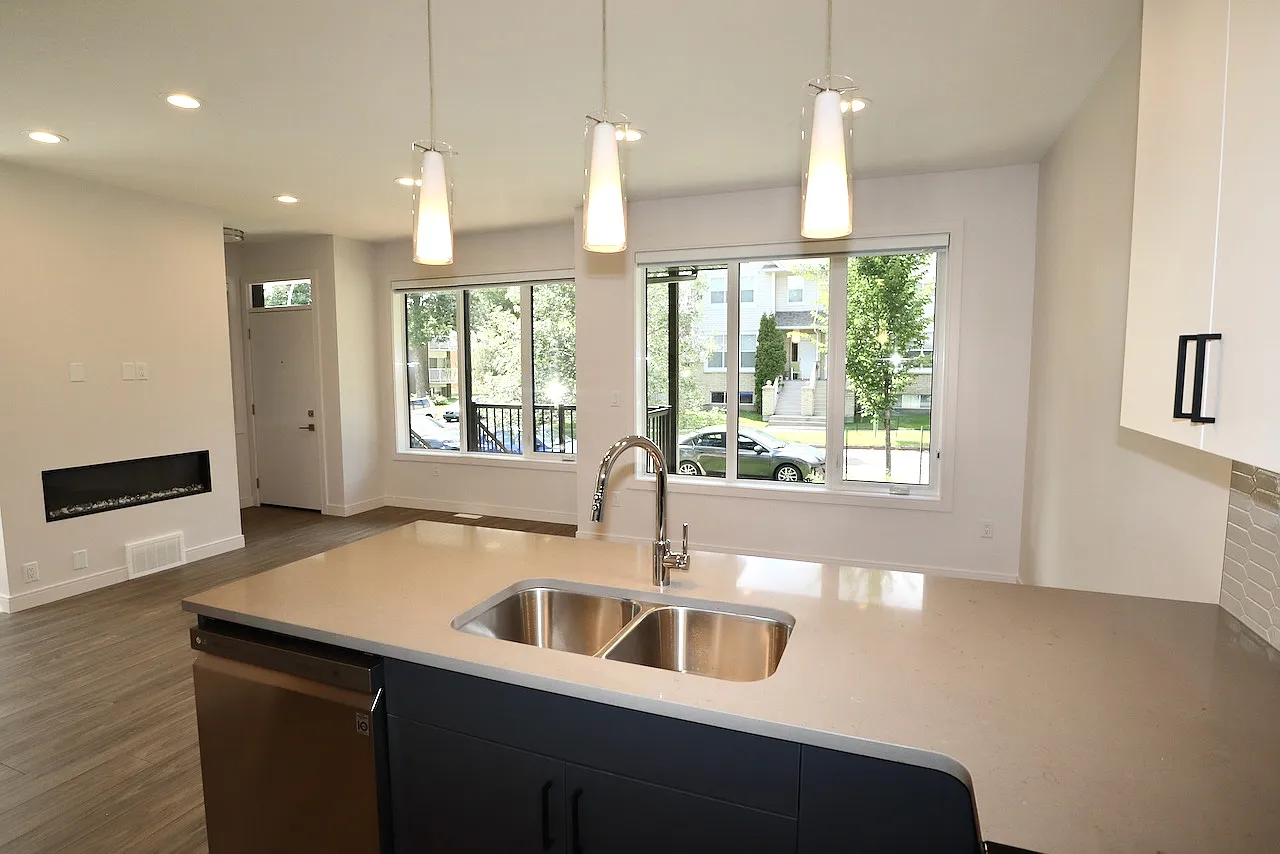 3 Bed 3.5 Bath Townhouse For Rent Near University Whyte Ave — Photo 4