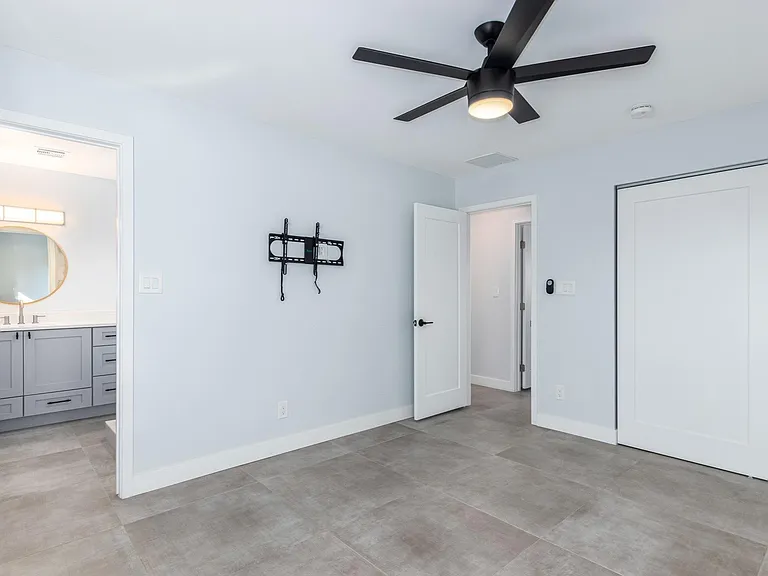 7431 E Coronado Rd — Photo 7