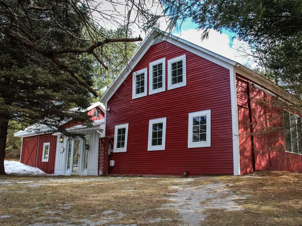30 Two Cow Ln, Manchester Center, VT 05255
