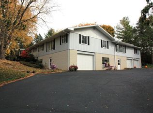 411 N Browns Lake Dr, Burlington, WI 53105