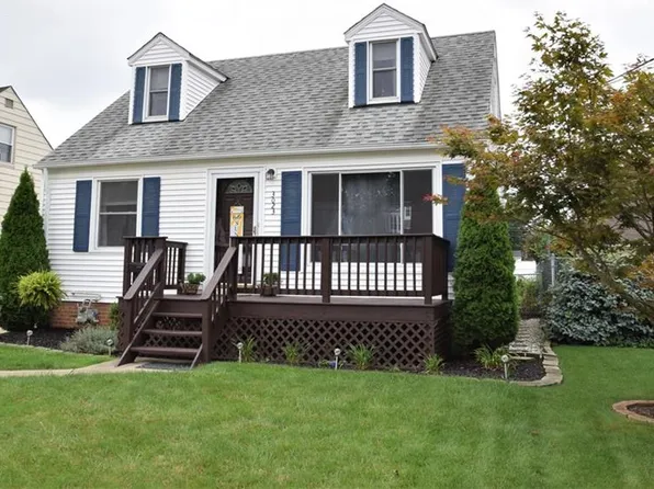 3023 Liggett Dr, Parma, OH 44134