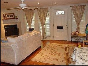 Living room/dining combo w. recessed lighting