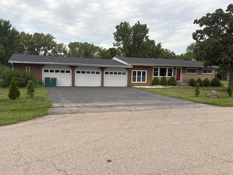 22374 W Sturm St — Photo 2