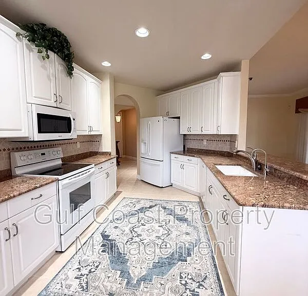 13860 Avon Park Cir — Photo 33