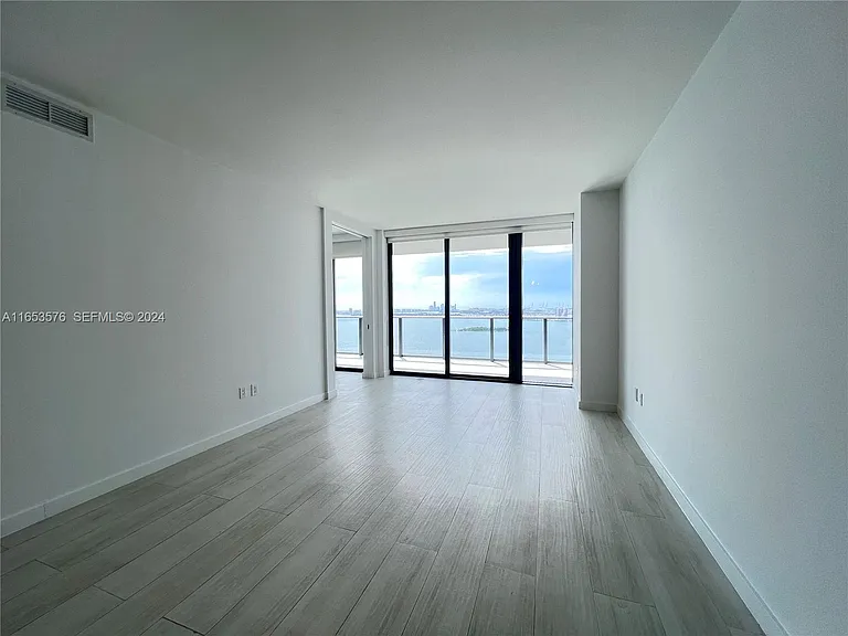 650 NE 32nd St #3305 — Photo 15
