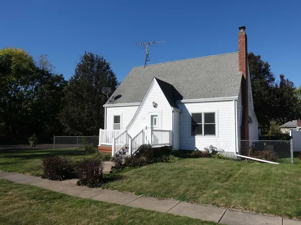378 Irwin St, Galesburg, IL 61401