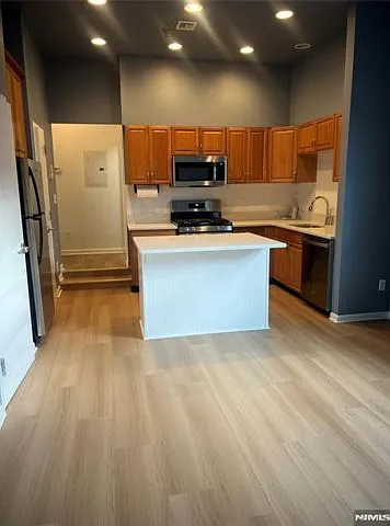 250 Park Ave — Photo 2