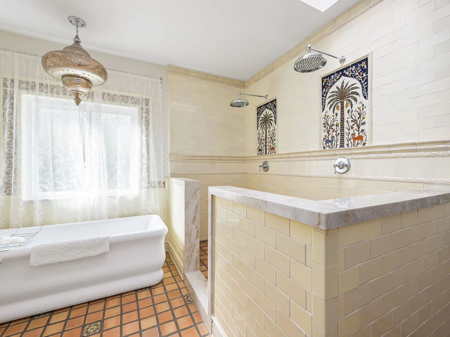 3 bed, 2.5 bath, 2534 sqft, $8,000 — Photo 3