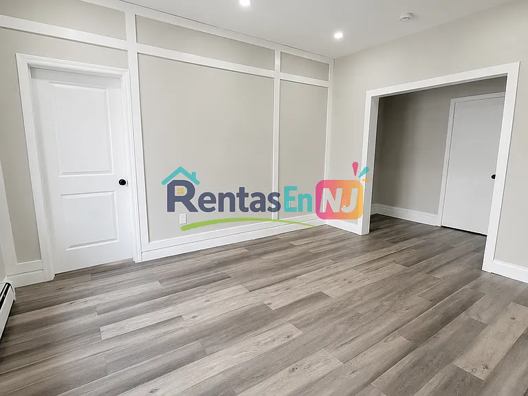 380 N 11th St #5A — Photo 4