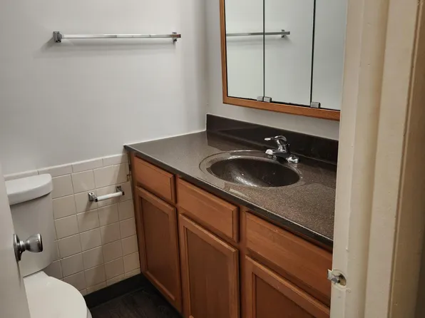 Deer Valley Apartments