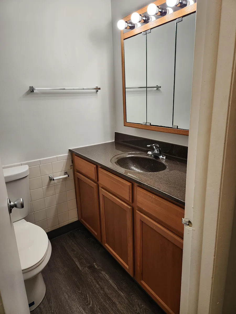 Building Photo - Deer Valley Apartments