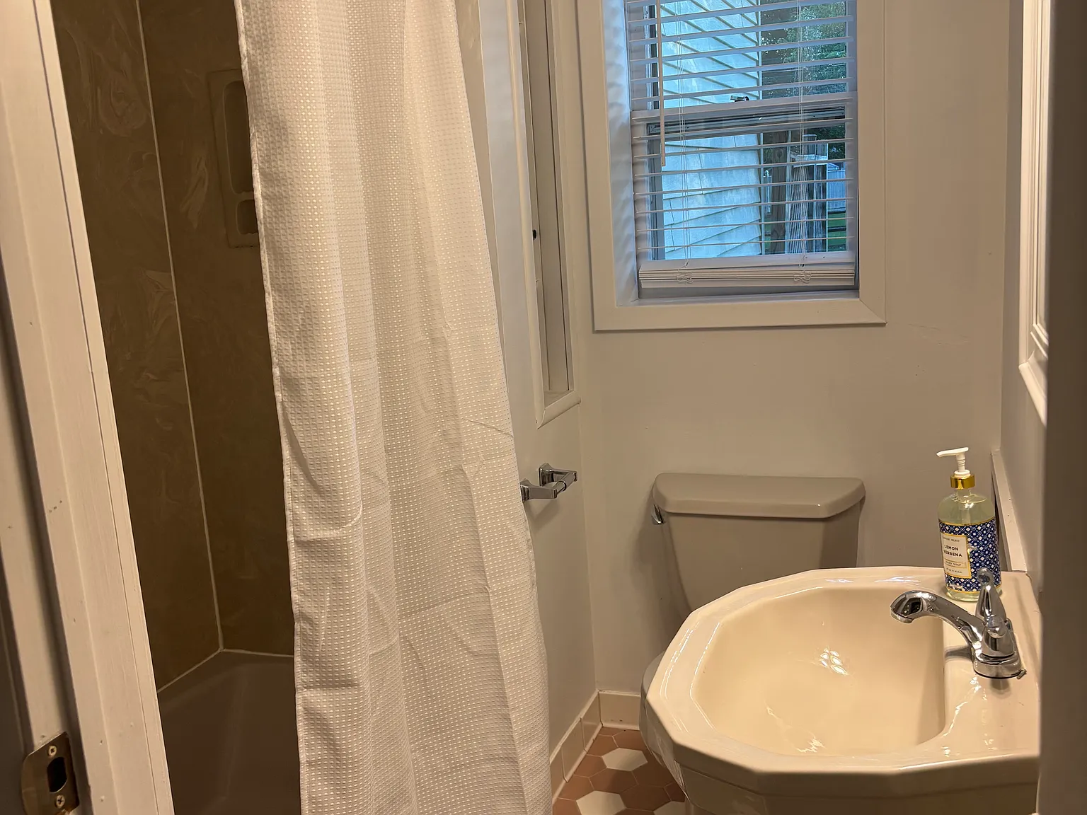 4 bed, 1675 sqft, $3,100 — Photo 3