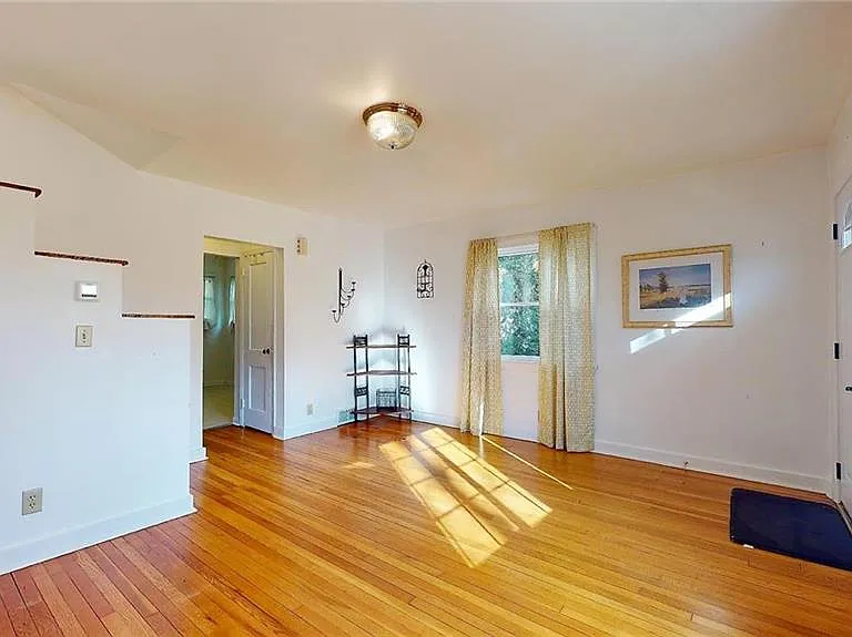 2331 W Washington St — Photo 2