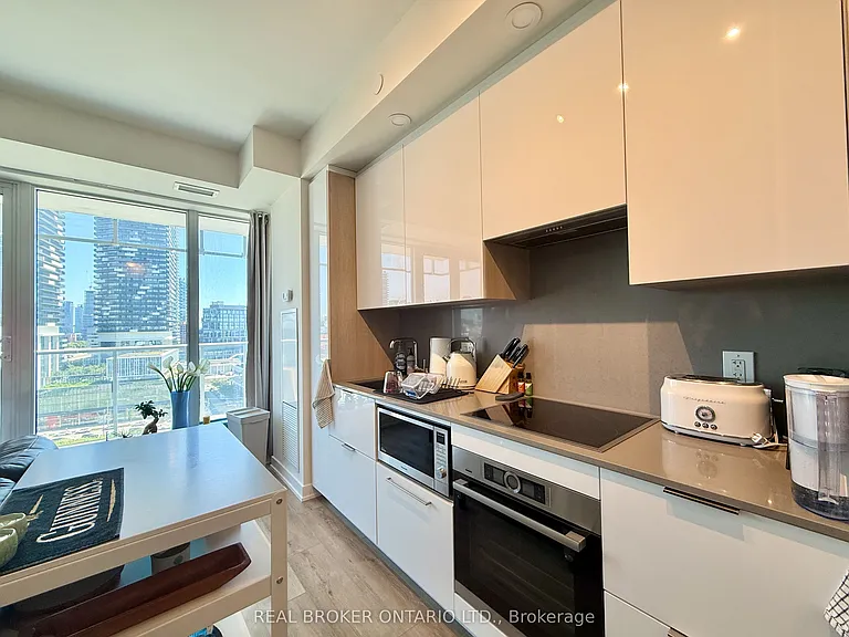 28 Freeland St #1108 — Photo 6