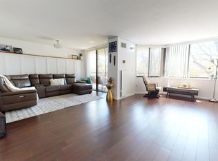 335 Harmon Cove Tower, Secaucus, NJ 07094