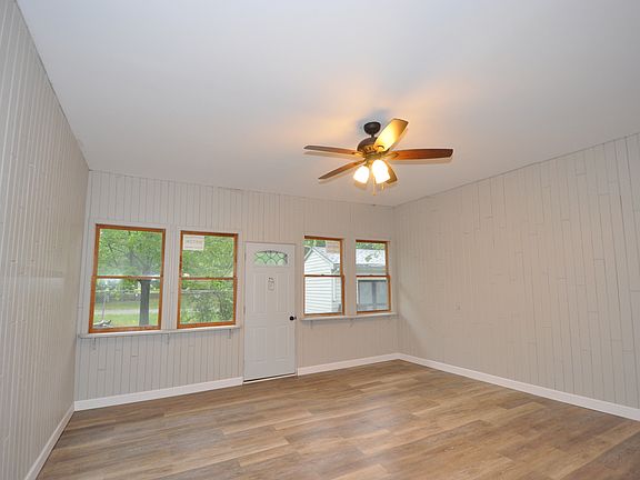 4th image of 22140 Kostner Ave