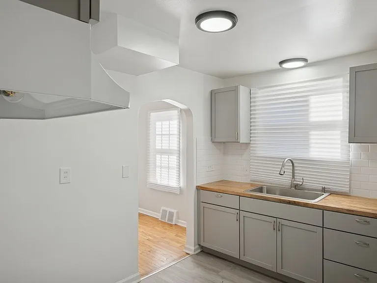 11285 Lakepointe St — Photo 2