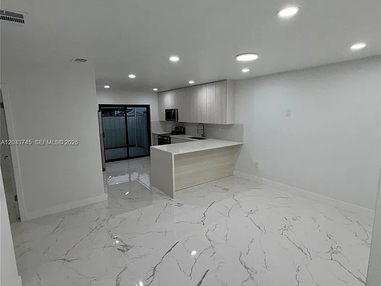 8945 NW 114th St — Photo 4