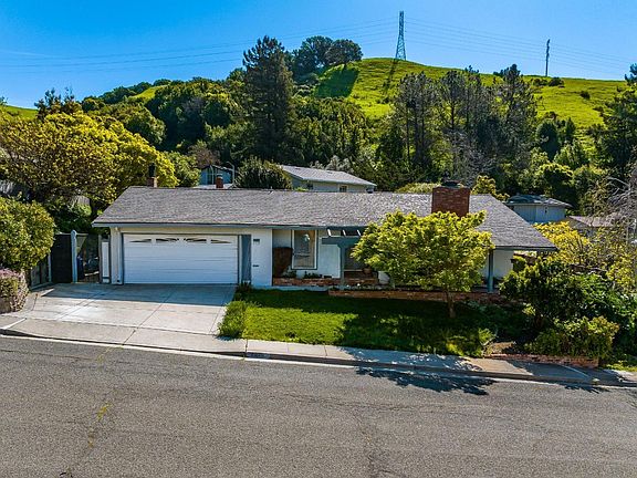2nd image of 2910 Doidge Avenue