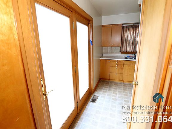 4th image of 7412 Parrish Ave