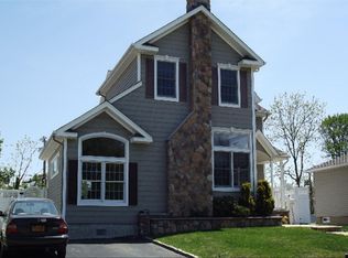 3727 Locust Ave, Seaford, NY 11783