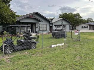 335 E San Antonio St, Marion, TX 78124