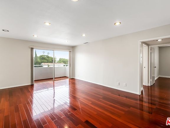 4th image of 1217 20th St Unit 204