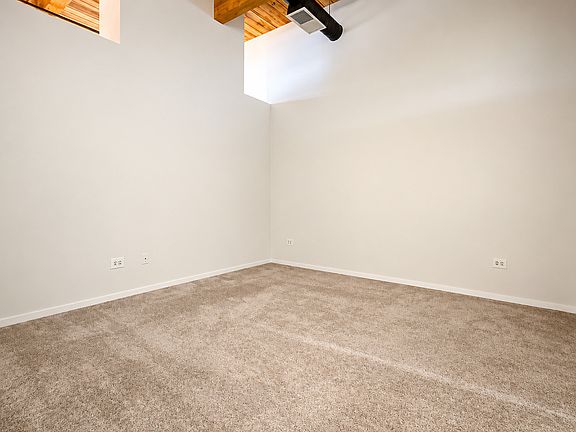 5th image of 625 W Jackson Blvd APT 310