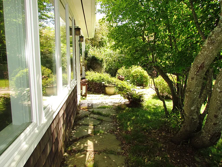 26 Hoppin Ave — Photo 8