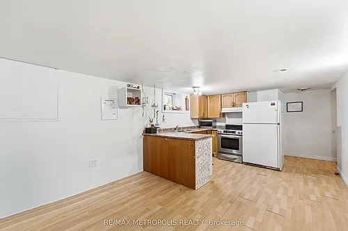 312 Palmerston Ave Photo 1