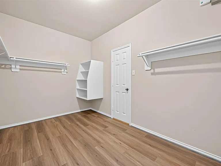 1807 Katlyn Ln — Photo 32