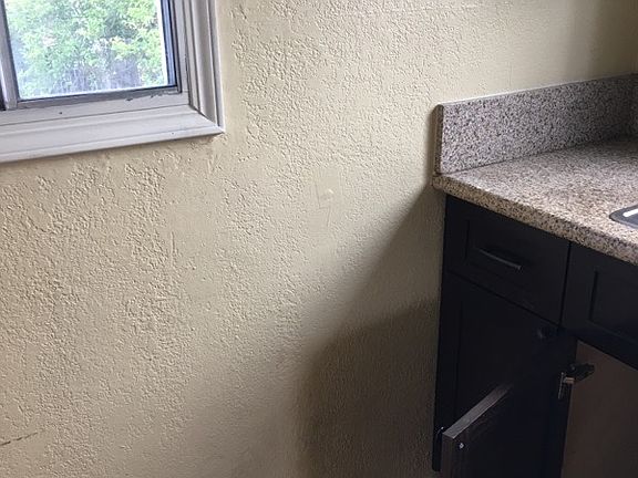 3rd image of 1172 N Mayfield Ave APT B