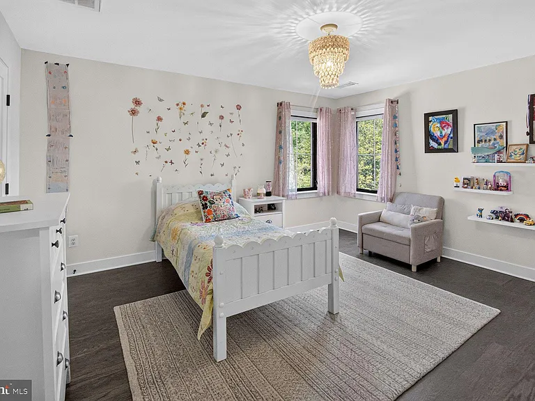 6106 Swansea St — Photo 22