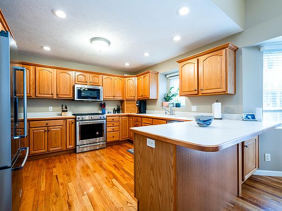 4th image of 5478 Fairview St