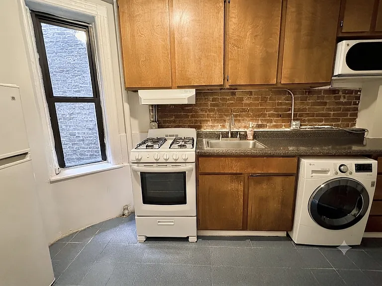 405 W 49th St #4W — Photo 3
