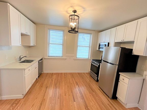2nd image of 524-530 Shrader St #524