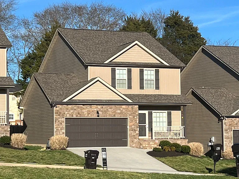 1616 Silver Spur Ln — Photo 1