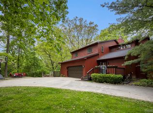 1295 Kern Rd, Oakland, MI 48363