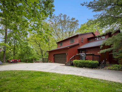 1295 Kern Rd, Oakland, MI, 48363